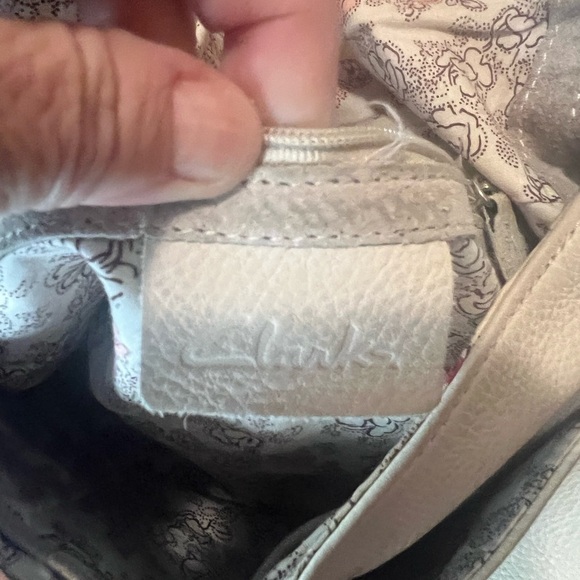 Vintage Clarks Cream Leather Shoulder Bag - Picture 2 of 12